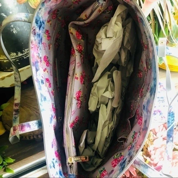 Betsey Johnson Tote Bag And Floral Wristlet NWT​​​​​​​​​